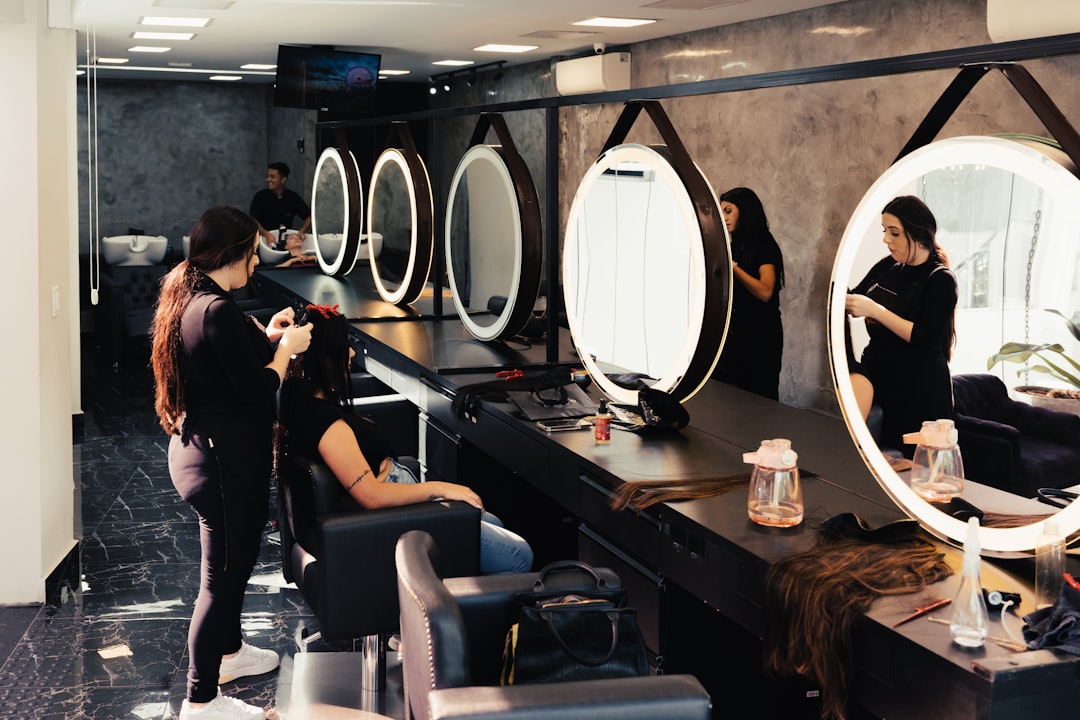 Kosmetik- und Styling-Behandlung im Salon Haargefühl